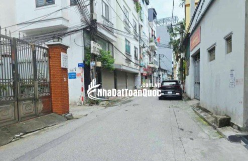 Cô Lan cán bộ về hưu gửi bán nhà trung tâm Thạch Bàn, Long Biên dưới 6.6 tỷ. DT 40m2